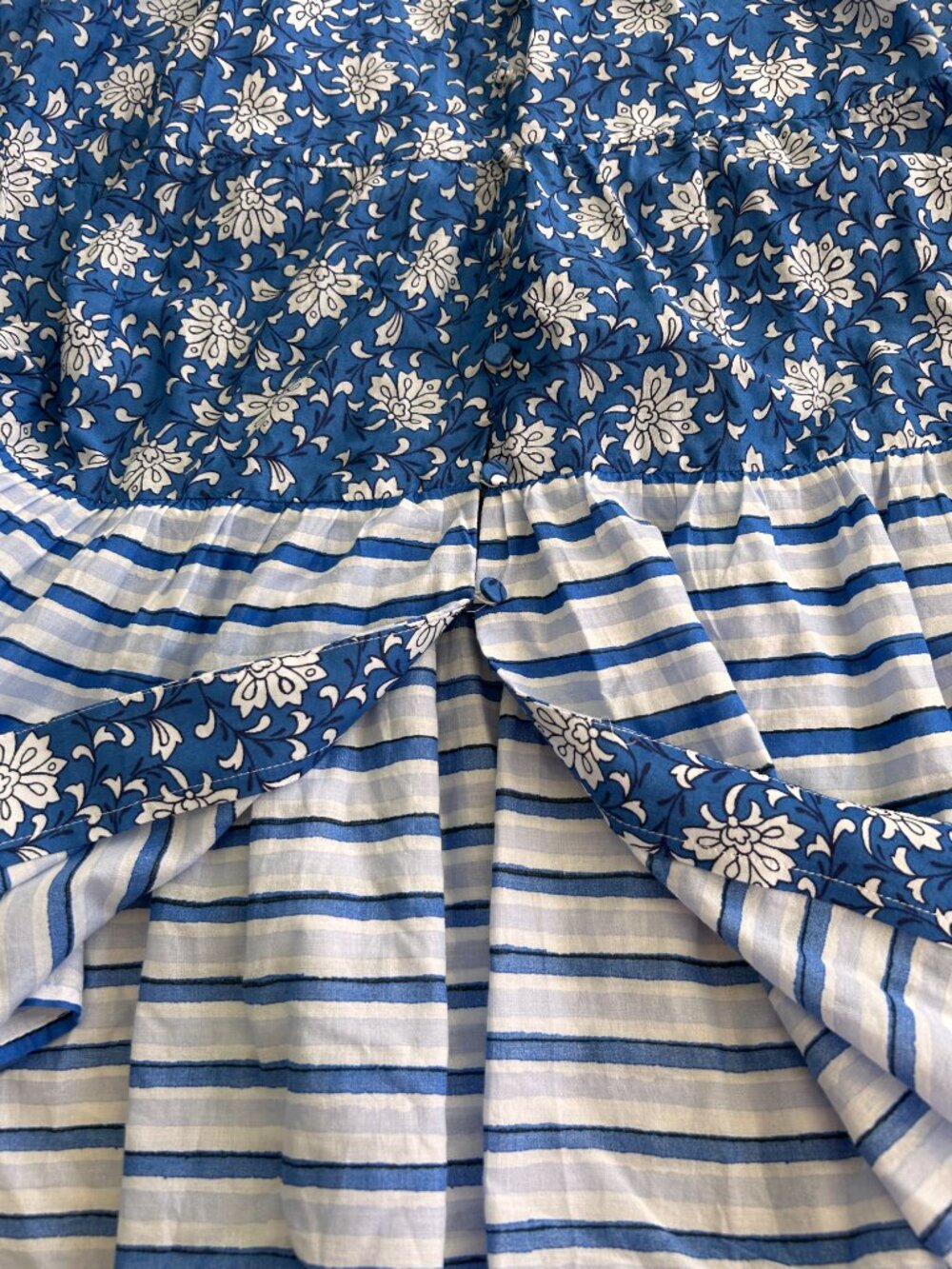 J. CREW Blue White Floral Block Print Smocked Patchwork CottonTiered Dress 4P - Picture 6 of 16